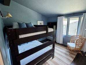 Iron/ironing board, WiFi, bed sheets - The Lake Escape: Lake Como Retreat, 2BR/2BA, Pool, Lake Access, Near Lake Geneva (Lake Geneva)