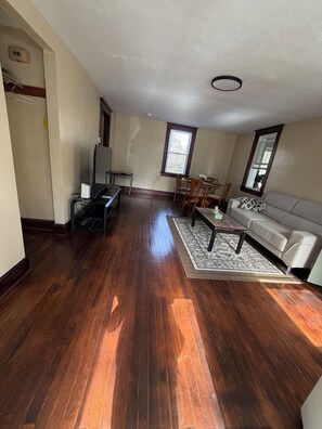 Living area - Comfy House with Spring Creek view (State College)