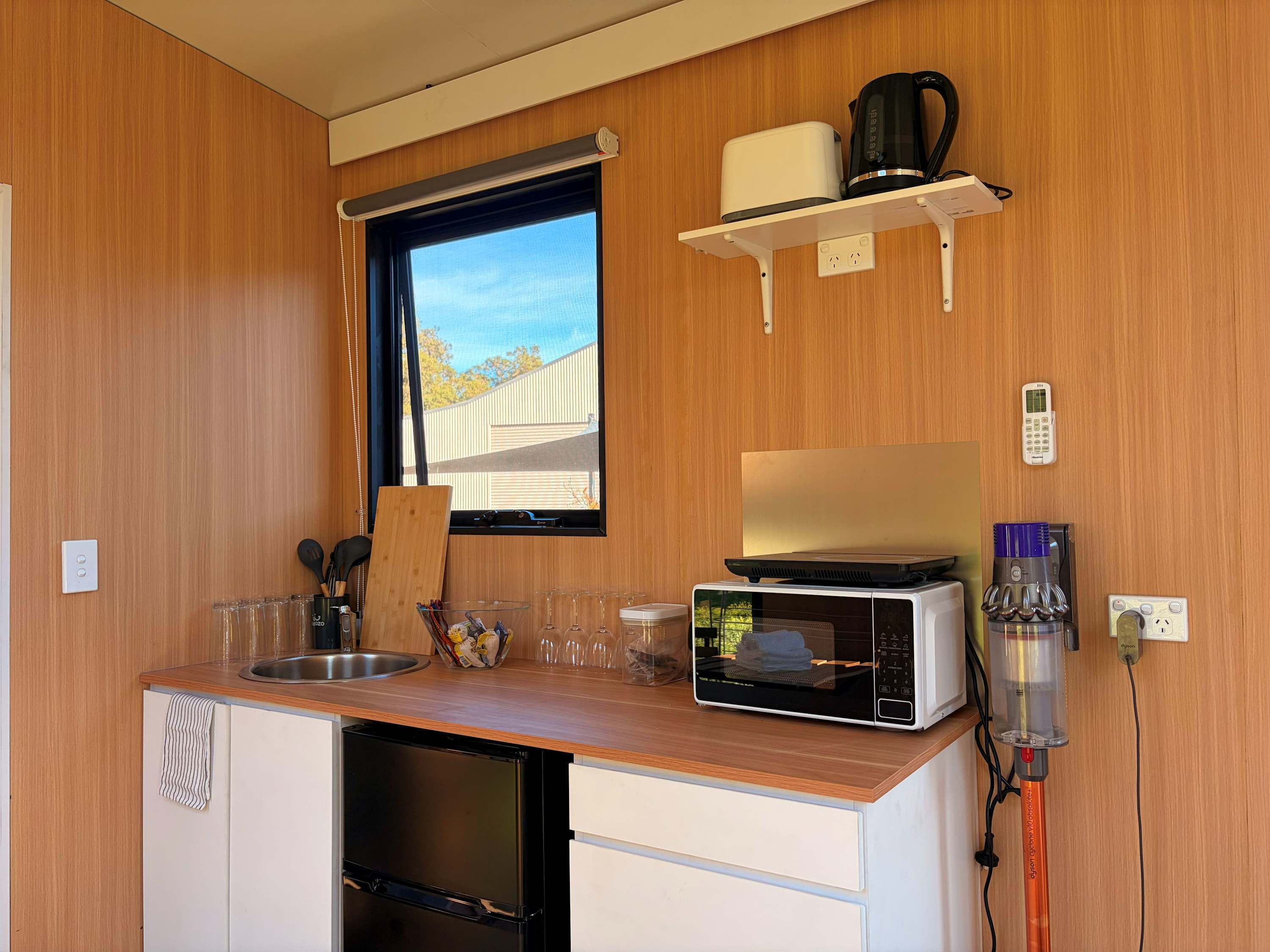 Fridge, microwave, stovetop, electric kettle
