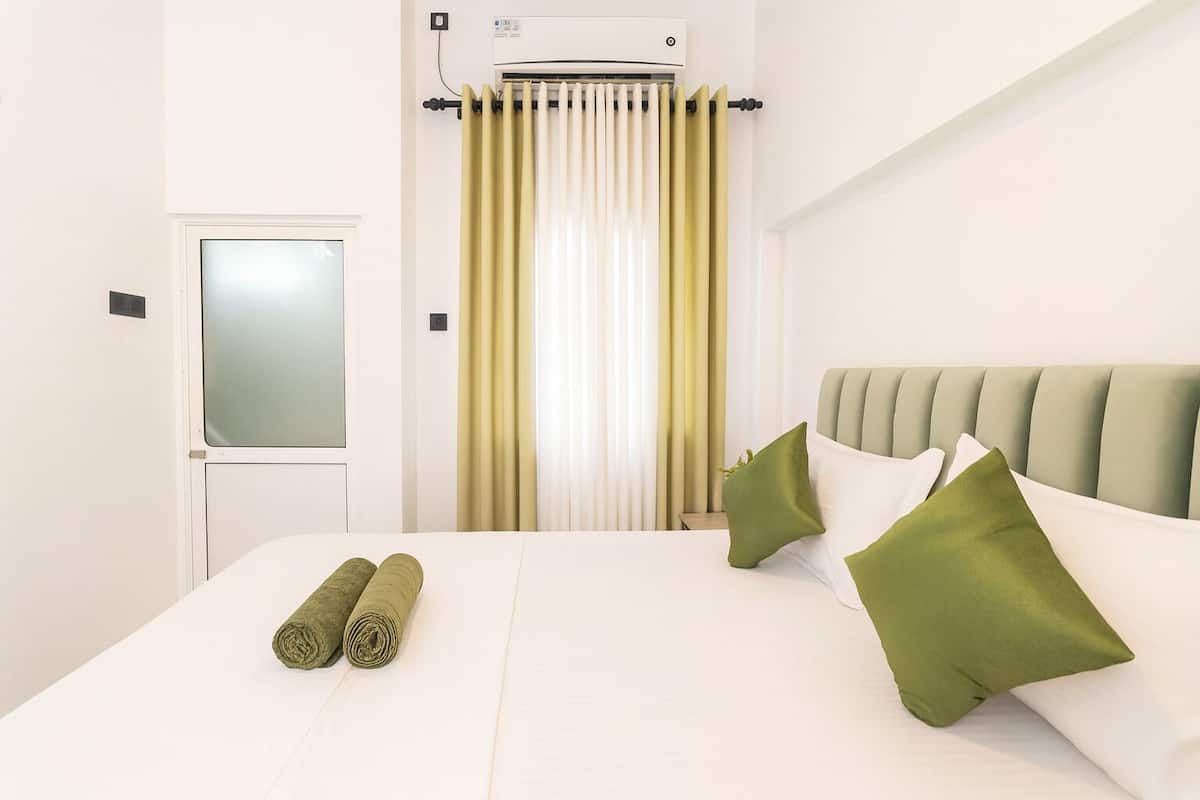 Kamar Double Deluks, balkon, pemandangan kebun | Meja kerja, ruang kerja ramah laptop, dan Wi-Fi gratis