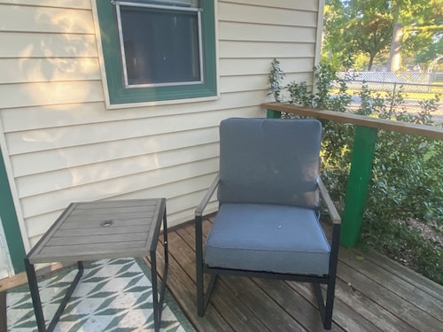 Cozy 1-bedroom cottage in lovely Pottsboro with AC