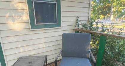 Cozy 1-bedroom cottage in lovely Pottsboro with AC