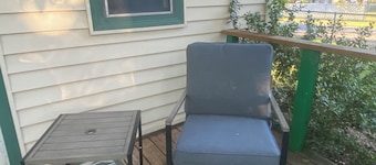 Cozy 1-bedroom cottage in lovely Pottsboro with AC