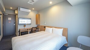 Espacio para trabajar con laptop, cortinas blackout y wifi gratis 