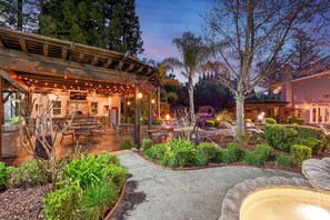 Outdoor dining - Valhalla-A-Tropical-Escape (Granite Bay)
