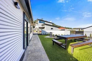 Single Bed in Shared Bunk Room | Outdoor dining