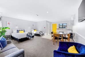  Accessible Studio Family Apartment | Living area