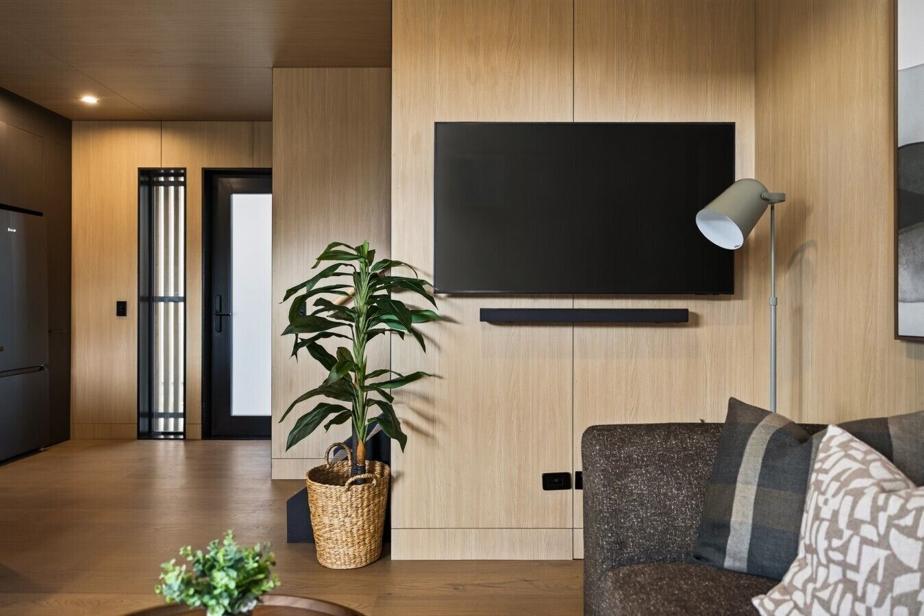 テレビ、書庫、ステレオ