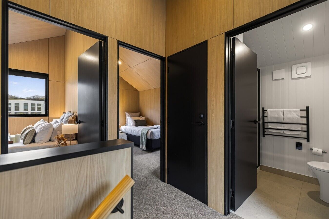 2 bedrooms, desk, iron/ironing board, WiFi