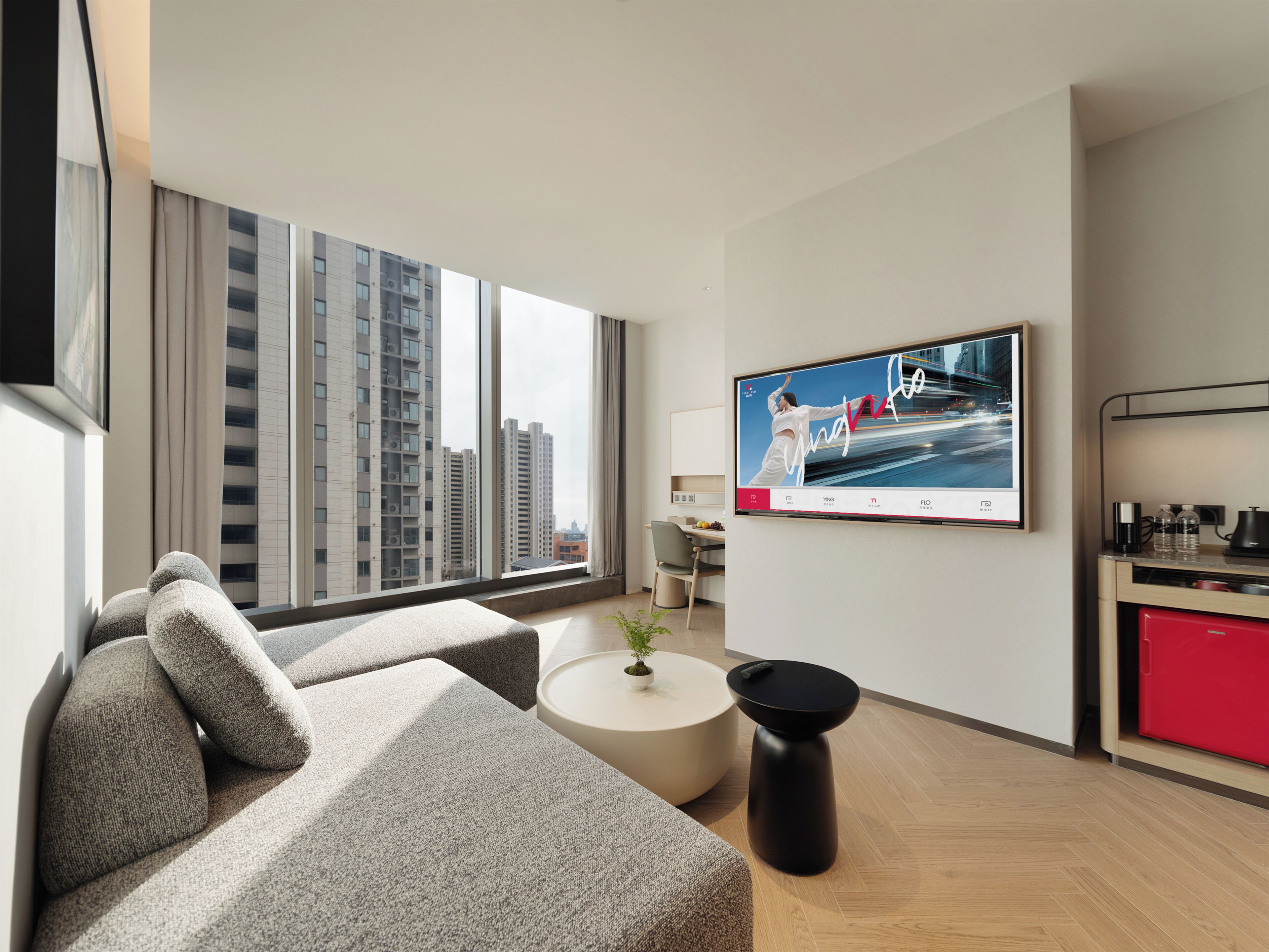 Basic Suite, City View | Living area