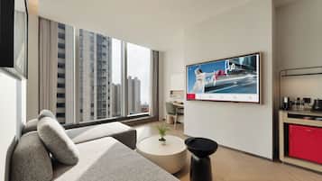 Basic Suite, City View | Living area