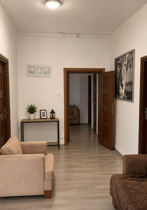 Living area - Prime Sluzew Guest House (Warszawa)
