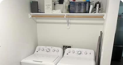 Newly remodeled spacious 4bed/3 bath with self check-in