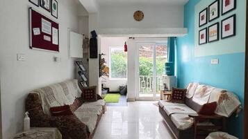 Standard Room | Living area