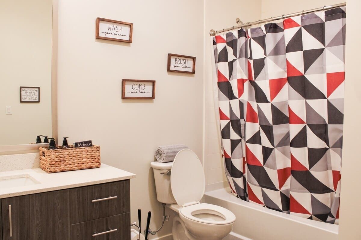 Shower, hair dryer, towels, shampoo