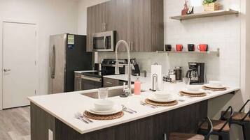 Coffee/tea maker, fridge, microwave, oven
