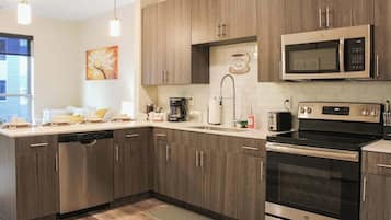 Coffee/tea maker, fridge, microwave, oven