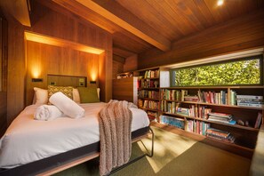 1 bedroom, free WiFi, bed sheets - Ultimate Secluded Hideaway - Pekepeke Luxury Farm Cabin (Queenstown)