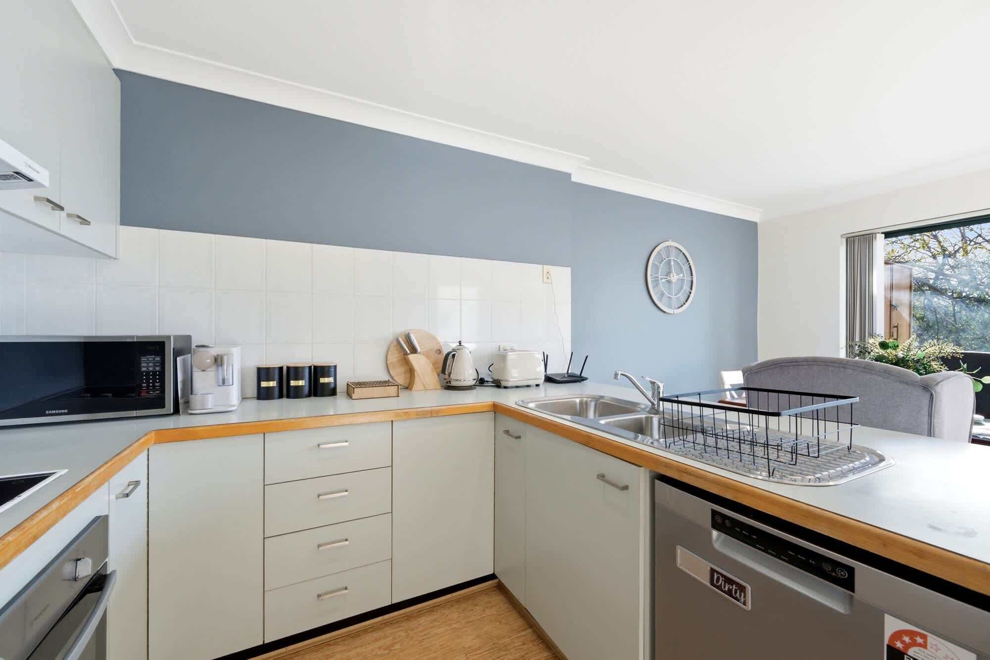 Coffee/tea maker, fridge, microwave, oven