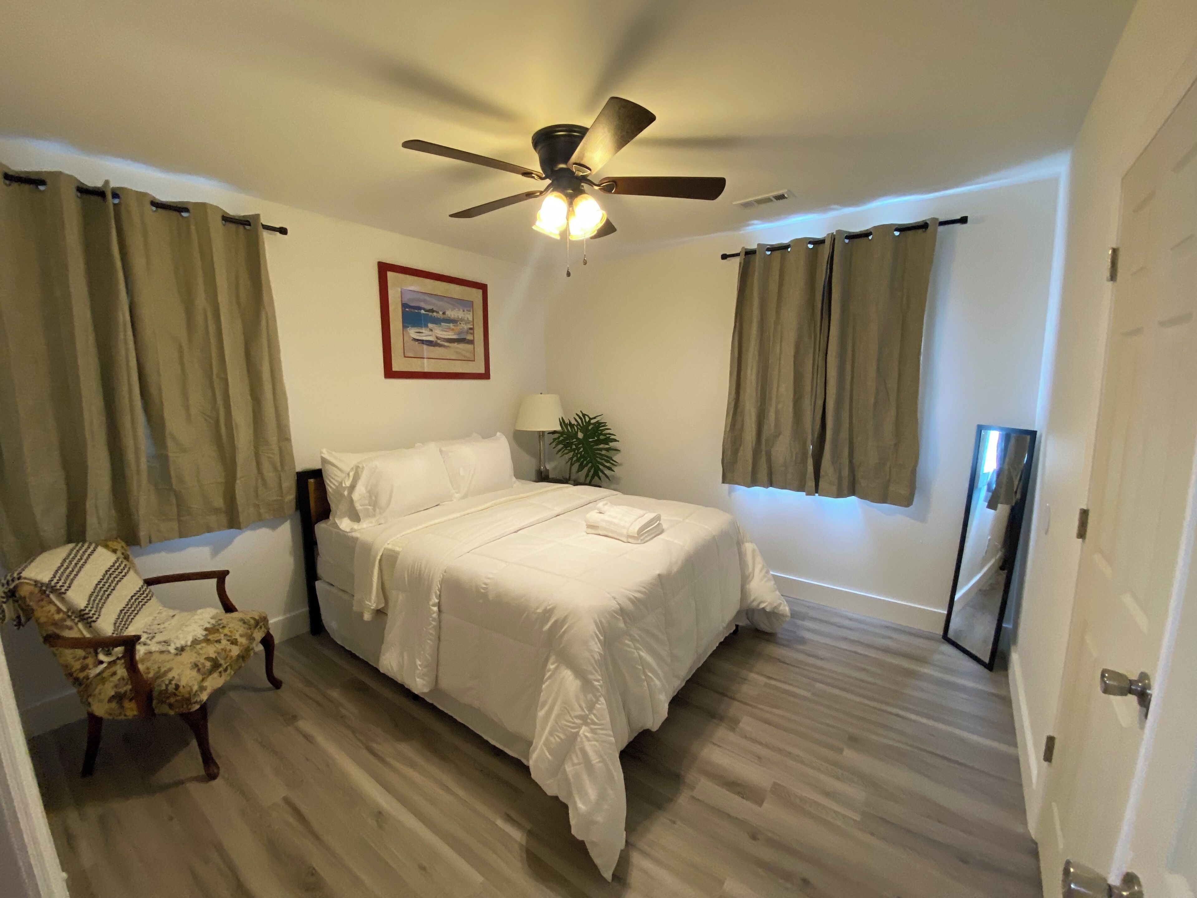 3 bedrooms, iron/ironing board, WiFi, bed sheets