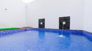 6 indoor pools