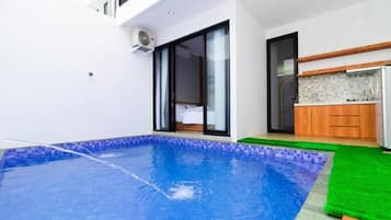 6 indoor pools