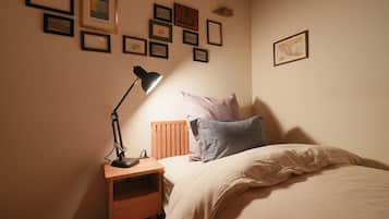 1 chambre, fer et planche à repasser, accès Internet, draps fournis