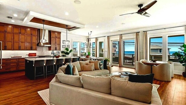Smart TV - The Pearl of Pier Park! Heated Pool!  Steps from Beach! Putt Putt! Sleeps 16! (Panama City Beach)