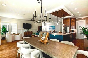Interior - The Pearl of Pier Park! Heated Pool!  Steps from Beach! Putt Putt! Sleeps 16! (Panama City Beach)