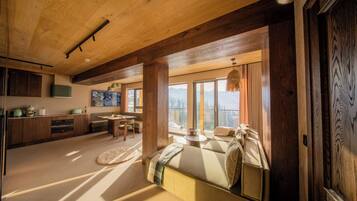 Apartamento de lujo, Aire acondicionado, vistas a la montaña | Zona de estar