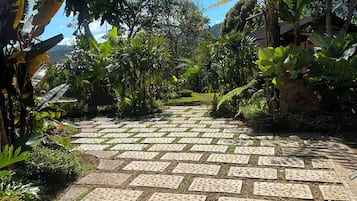 Vista frontal de la propiedad