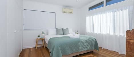 5 bedrooms, iron/ironing board, WiFi
