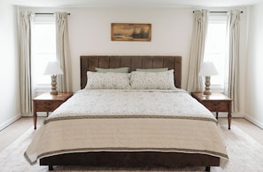 Iron/ironing board, WiFi, bed sheets - Historic 3BR Loft Courthouse Views - Shops & dining (Woodbury)