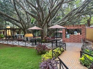 Khu ẩm thực ngoài trời