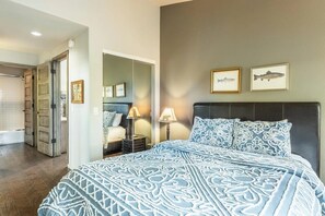 A bedroom with a bed, bedside lamps, and framed pictures on the wall. - New Listing 3 BR condo in Mammoth Lakes. Snowcreek V. Perfect for your getaway. (Mammoth Lakes)