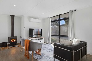 TV, fireplace, offices
