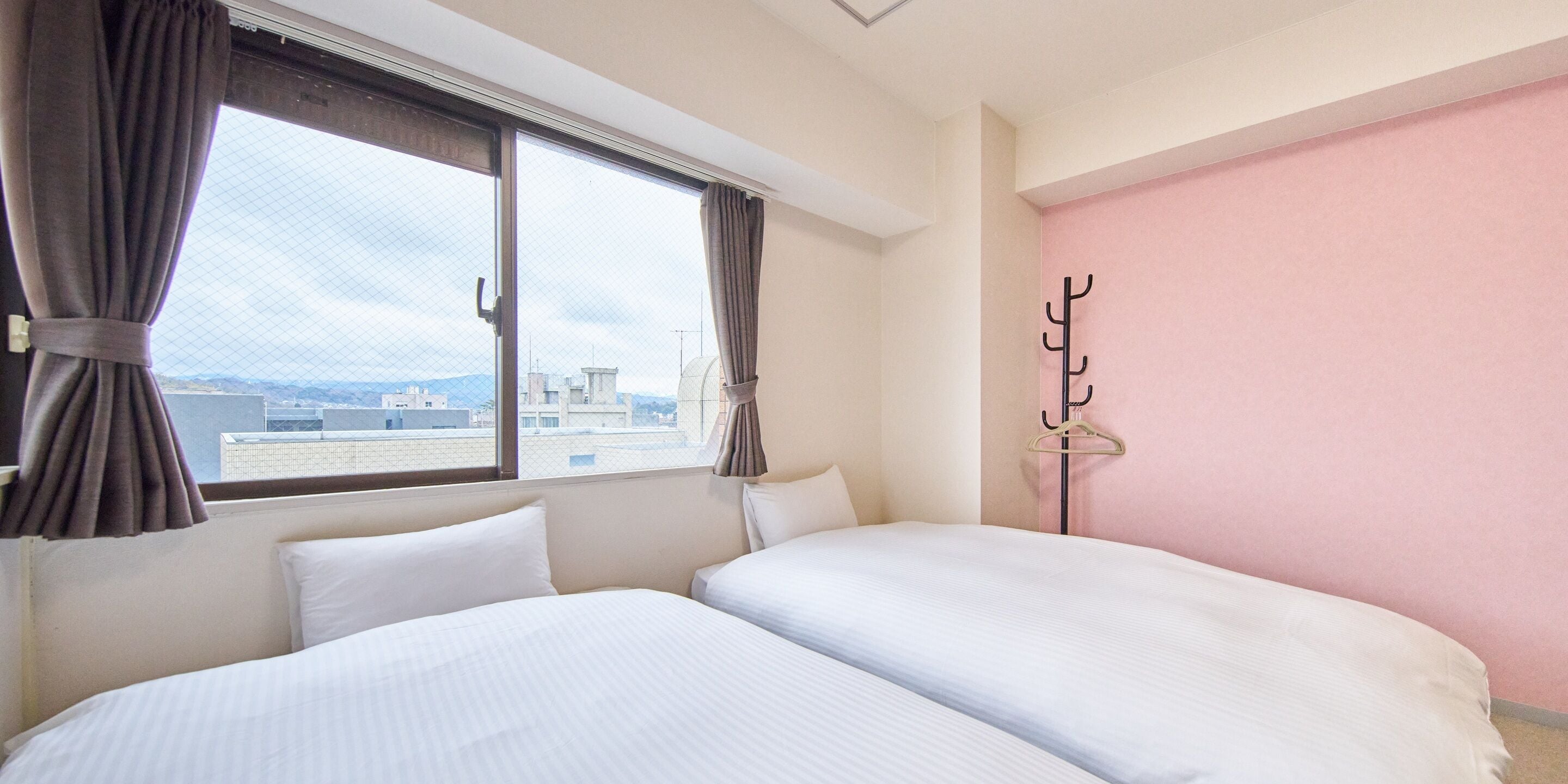 WiFi (free), bed sheets