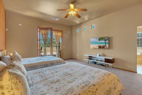 Luxury Desert Retreat w/ Pool, Hot Tub & Stunning Views - private 5+ acres