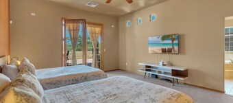 Luxury Desert Retreat w/ Pool, Hot Tub & Stunning Views - private 5+ acres