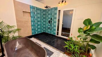 Romantic Double Room, Patio, Garden View | Bathroom