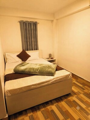 Desk, free WiFi - Albatros Hotel Darjeeling (Darjeeling)
