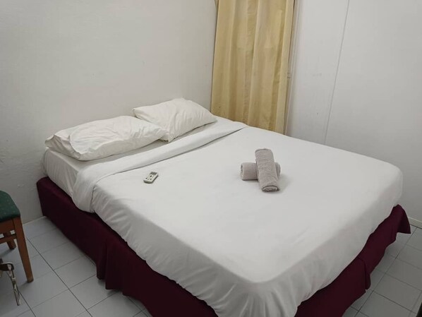 Chambre Double, balcon, vue ville | Fer et planche à repasser, Wi-Fi gratuit