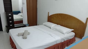 Double or Twin Room, 2 Double Beds, Non Smoking, City View | Iron/ironing board (on request), WiFi (free)
