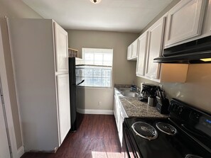 Coffee/tea maker, fridge, microwave, oven