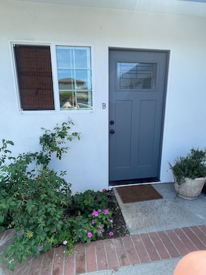 Exterior detail - Lovely 1-bedroom ADU with AC-mini Split in vibrant Anaheim (Anaheim)