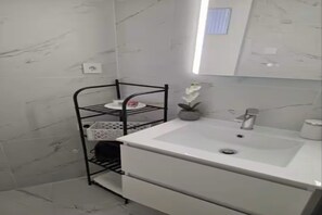 Bathroom - Great Stay - Efterpi Muses Suite @Syggrou Avenue (Kallithea)