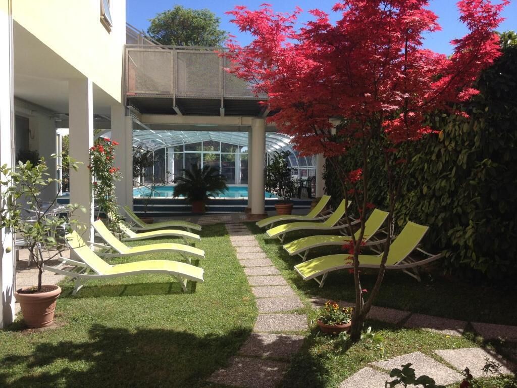 Kolam renang outdoor