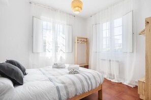 Room - Vrbo Property (Cobas)