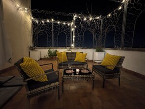 Terrace/patio - Modern, renovated apartment with a beautiful panoramic terrace (Roma)