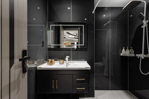 Dúplex sénior | Baño | Ducha, secador de pelo, toallas y jabón
